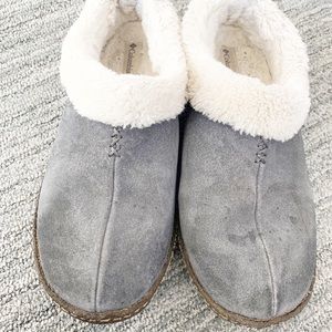 Columbia Duchess Hill Suede Fur Slippers size 8